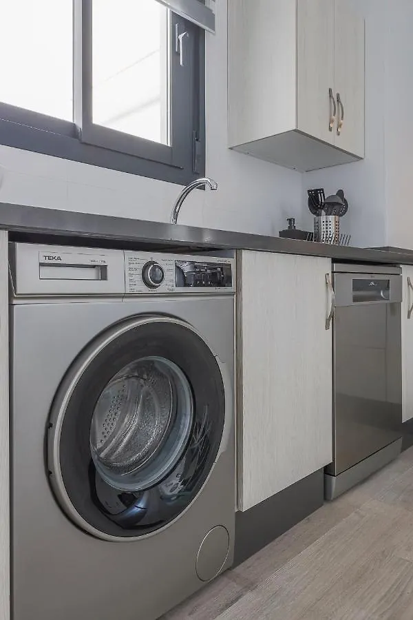 Family Home Suits Encantos De Sevilla 0*, Севилья