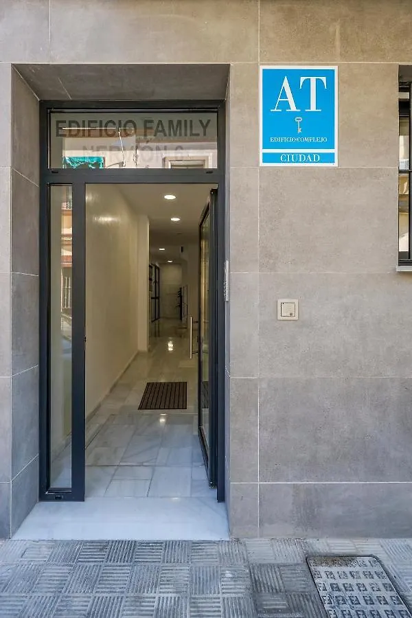 Family Home Suits Encantos De Sevilla 0*, Севилья